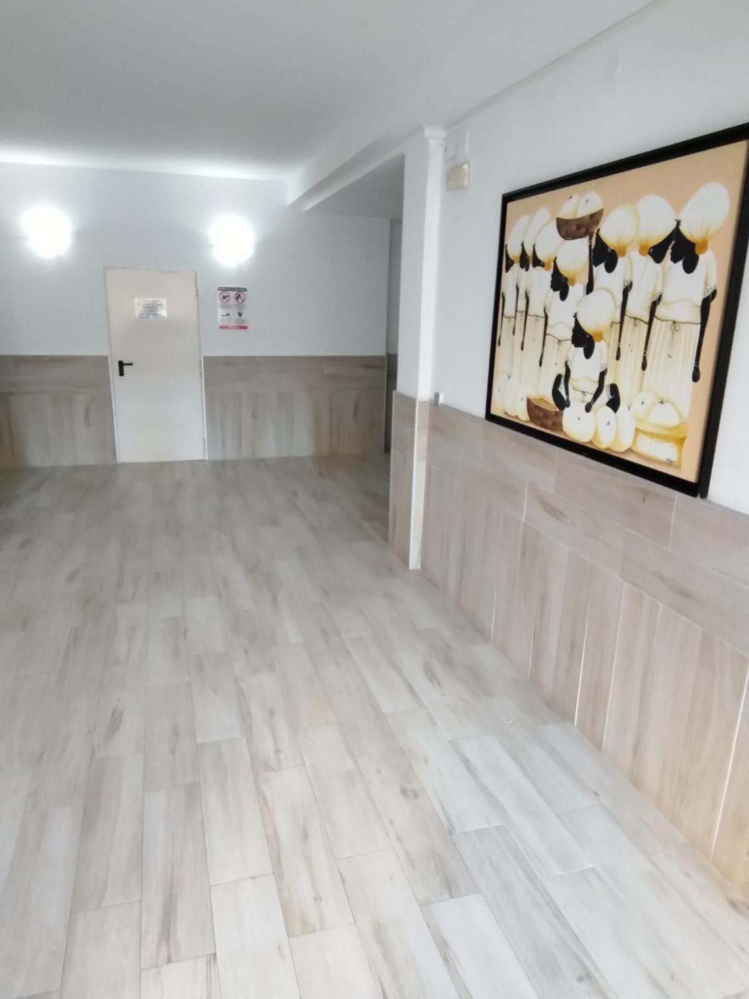 Alojamiento Tahri Torremolinos Luaran gambar